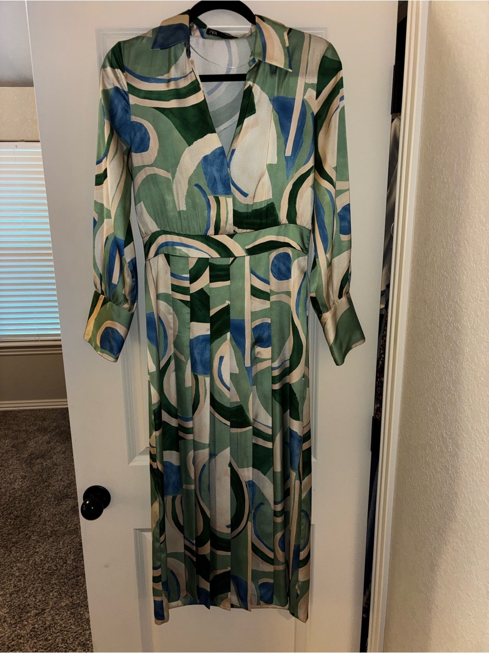 Zara Green Abstract Print Long Sleeve Midi Dress with Blue and Cream Accents